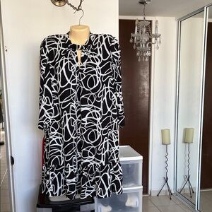 New York & Company Monochrome Swirl Long Sleeve Dress